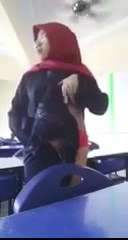 Cam Jilbab Merah Kacamata Pamer Tete Di Kelas